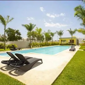 Many's Beach House Playa del Carmen